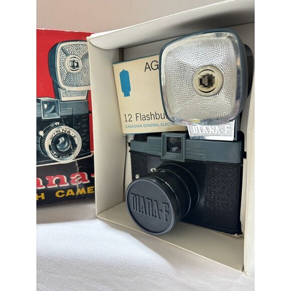 1960s Diana - F Flash Camera RARE - Picture 2 of 2